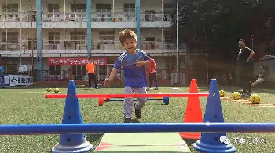 幼儿足球平衡力